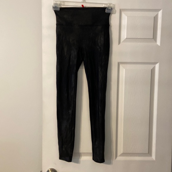 SPANX Pants - SPANX Leggings size M excellent condition please see pictures inseam 27”